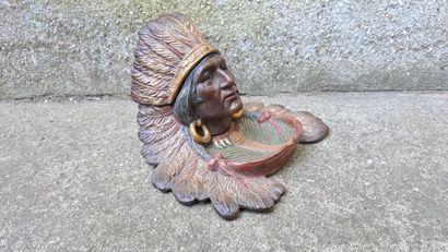 BERMANN L'indien d'Amérique formant encrier
Bronze de Vienne polychrome, signé (usures)
H....