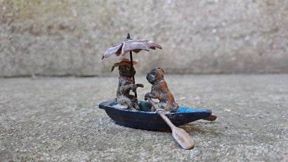null La barque des chiens amoureux
Bronze de Vienne polychrome (usures)
H. 5 cm L....