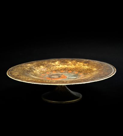 Claudius LINOSSIER (1893-1953) Circular bowl on a pedestal in hammered brassware... Gazette Drouot