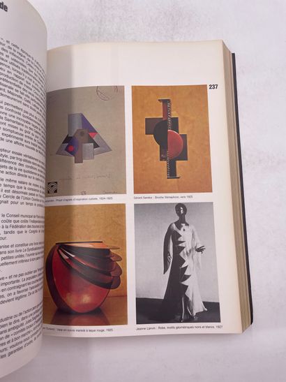 null «Paris-Moscou», auteurs multiples, Ed. Centre Pompidou 1979

"DÉLIVRANCE AU...
