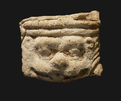 ART GRECO-BOUDDHIQUE DU GANDHARA (Ier - Vème siècle) Fragment en stuc orné d'une...