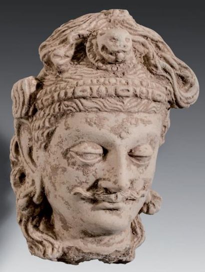 ART GRECO-BOUDDHIQUE DU GANDHARA (Ier - Vème siècle) Tête de Bodhisattva moustachu...