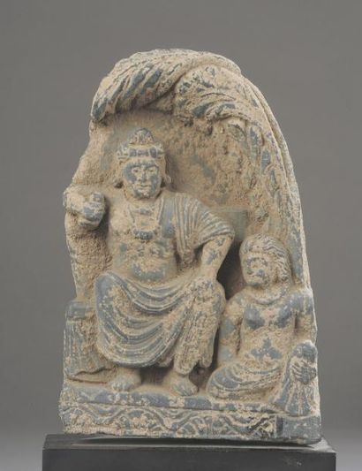 ART GRECO-BOUDDHIQUE DU GANDHARA (Ier - Vème siècle) Bodhisattva assis à l'européenne,...