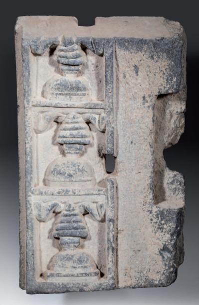 ART GRECO-BOUDDHIQUE DU GANDHARA (Ier - Vème siècle) Elément de bas-relief à trois...