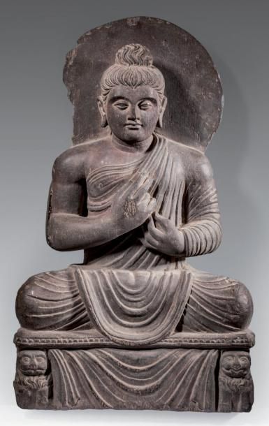 ART GRECO-BOUDDHIQUE DU GANDHARA (Ier - Vème siècle) Bouddha auréolé assis en lotus...