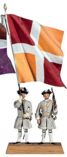 XVIIIème siècle Régiment de Mailly vers 1720. Le drapeau et un soldat. (2 fig.) Socle...