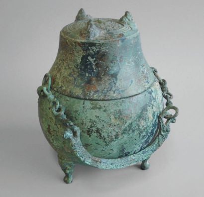 ARCHEOLOGIE CHINOISE ROYAUMES COMBATTANTS (475 - 221 av. J.C.) Pot couvert à forte...