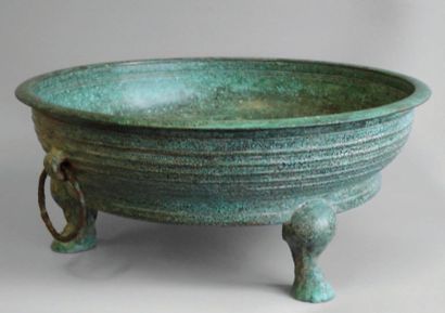 HAN (206 av. J.C. - 220 ap. J.C.) Récipient "Pan" tripode, en bronze à patine de...