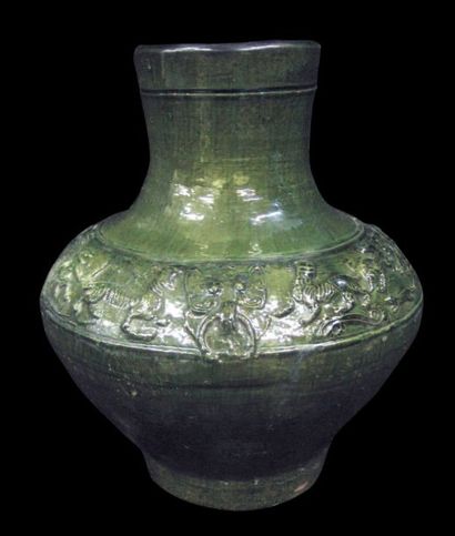 HAN (206 av. J.C. - 220 ap. J.C.) Vase « Hu » à décor en relief de masque de taotie,...