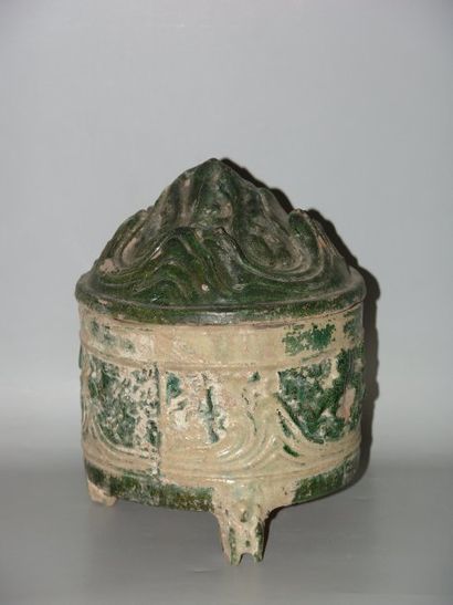 HAN (206 av. J.C. - 220 ap. J.C.) Vase « Lian » reposant sur trois petits pieds en...