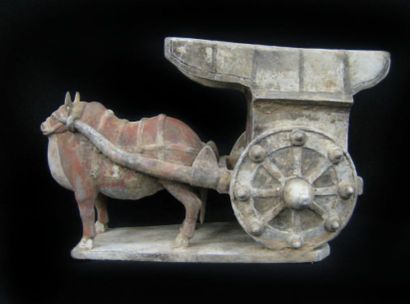 WEI (386 - 557) Chariot tiré par un buffle. En terre cuite grise à engobe et à polychromie....