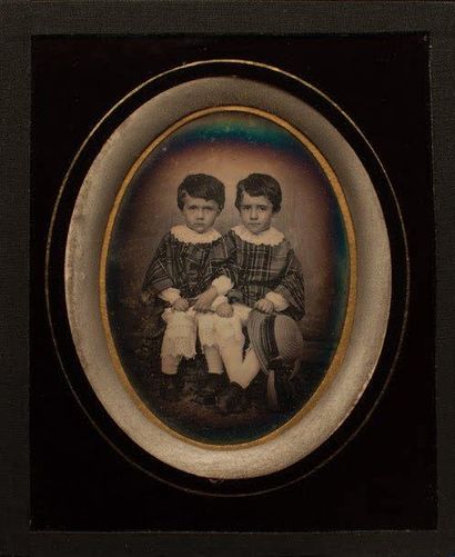 Auteur non identifié Frères jumeaux, c. 1855 Daguerréotype 1/4 de plaque dans son...