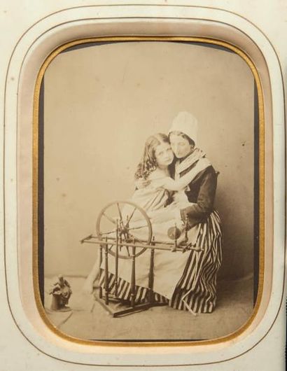 Felix-Jacques Antoine Moulin (1802-1875) Scène de genre: fillette et sa mère au rouet,...