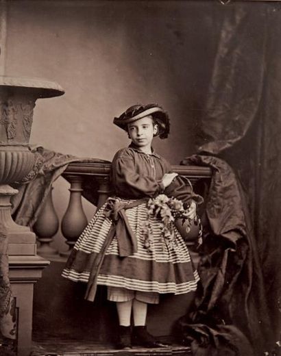 Antoine Samuel Adam-Salomon (1818-1881) Jeune fille au panier de fleurs, c. 1860...