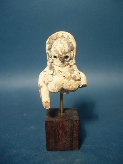 MEHRGARH (3000 av. J.C.) Buste de déesse-mère en terre cuite. H: 5.5 cm