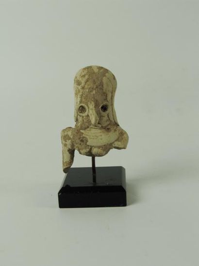MEHRGARH (3000 av. J.C.) Buste d'idole féminine en terre cuite. H: 5 cm