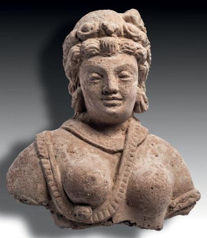 ART GRECO-BOUDDHIQUE DU GANDHARA (Ier - Vème siècle) Buste de femme à la coiffure...