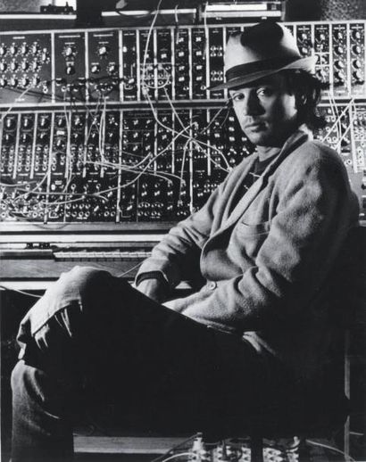 null JARRE Jean-Michel [né à Lyon en 1948], compositeur français de musique électronique....