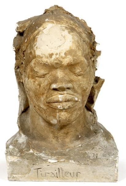 Buste de tirailleur sénégalais en plâtre....