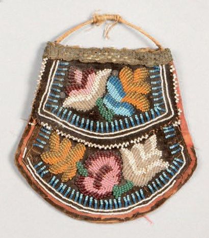 null Cinq petits sacs perlés Iroquois. Six Nations Indian Reserve (Grand River) -...
