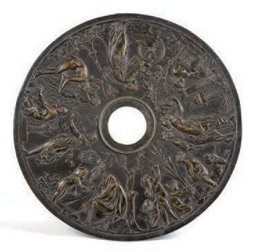 Émile PICAULT (1833-1915) «Scènes antiques». Plaque circulaire en bronze patiné ajourée...