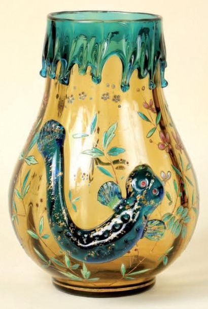 Auguste JEAN (1830-1890) Vase en verre à décor en application d'un poisson sur un...