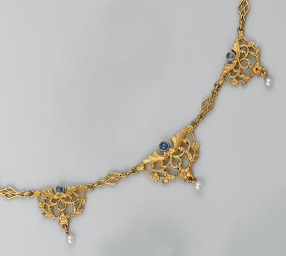 null Collier draperie Art Nouveau, en or, perles et saphirs
