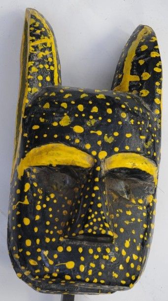 null Masque Bambara – Mali – H. : 30 cm 
Bois – peinture européenne – poils – verre...