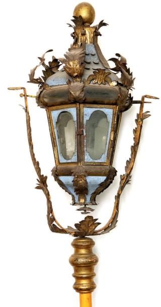 null Rare lanterne de gondole vénitienne en fer polychrome à six pans vitrés dont...