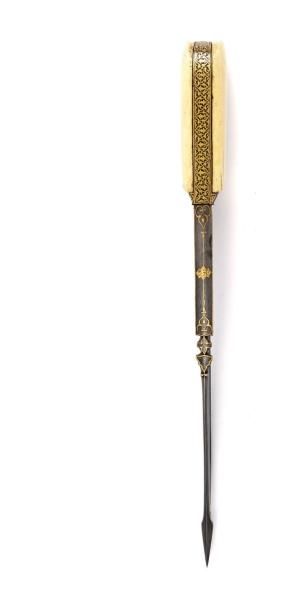 null Beau Pesh-kabz Iran, XVIIIe siècle Hauteur: 38 cm Important Pesh-kabz Iran,...