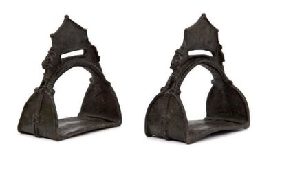 null Paire d'étriers Inde, XVIIIe - XIXe siècle Hauteur: 15 cm A pair of stirrups...