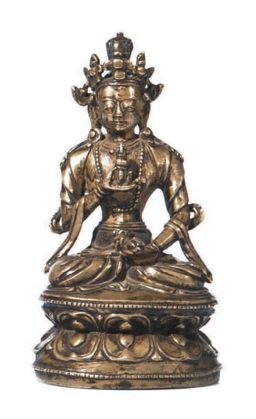 TIBET - XVIIIe siècle Statuette de Dharmavajra en bronze a patine doree, assis en...