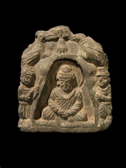 null Stèle représentant Bouddha en méditation. En schiste. H : 14 cm