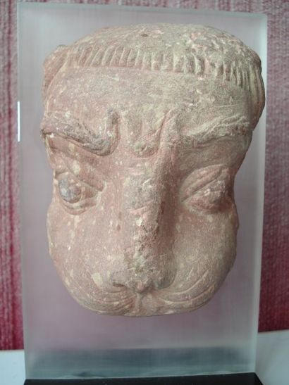 null Fragment d'une tête de lion. En grès. Mathura, IIe - IIIe s. H : 14 cm