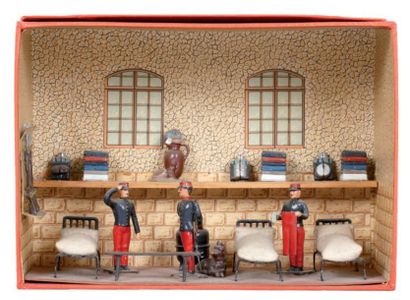 France. 1900-1914 La chambrée. Petite boite diorama. (3 fig. et 14 pièces de décor)...