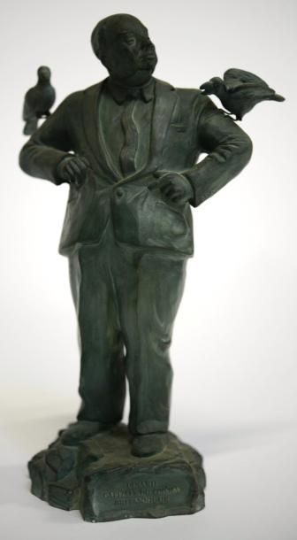  ALFRED HITCHCOCK Figurine en bronze - Hauteur 20cm