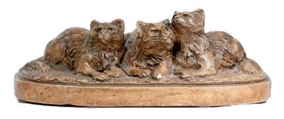 CARVIN L. (XIX-XXème siècle) Les trois chatons Épreuve en plâtre patiné, signé. Dim.:...