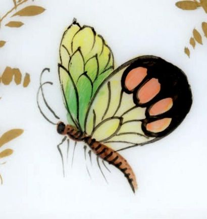 R.NOIROT Flacon opaliné Blanc de forme cylindirque à décors de papillons et de branchages....