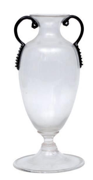 null Petit vase ovoïde en verre Verres clair soufflé, prises en verre noir appliqué....