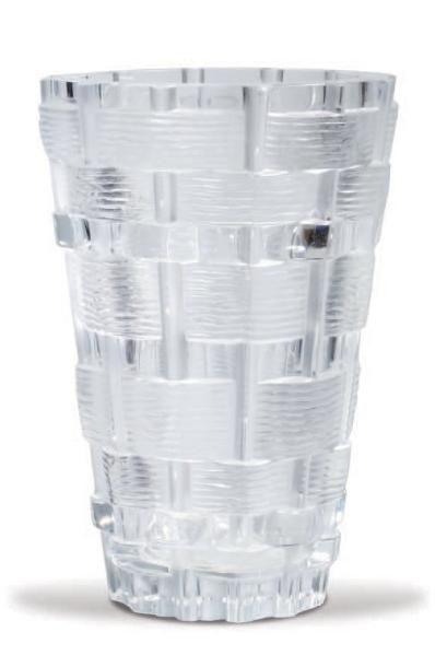 CRISTAL LALIQUE Vase «Osier» À corps conique en cristal blanc moulé pressé satiné...
