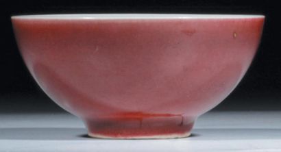 CHINE - Epoque YONGZHENG (1723 - 1735) Petit sorbet en porcelaine émaillée peau de...