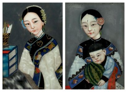 CHINE - Début du XXe siècle Deux peintures fixées sous verre, représentant des portraits...