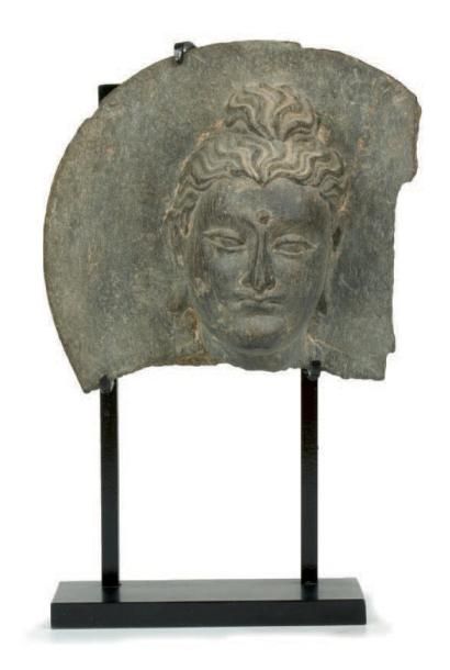 INDE - GANDHARA, art gréco-bouddhique, IIe / IVe siècles Petite tête de bouddha en...