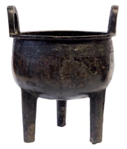 CHINE - Epoque SONG (960 - 1279) Brûle parfum "ding" tripode en bronze à patine brune,...
