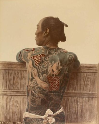 JAPON - Epoque MEIJI (1868 - 1912) Grand album comprenant cent photos rehaussées...