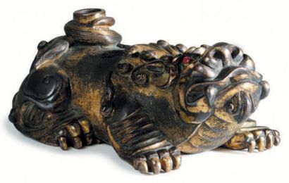 CHINE - Epoque QING (1644 - 1911) Compte-gouttes en bronze à traces de dorure, en...