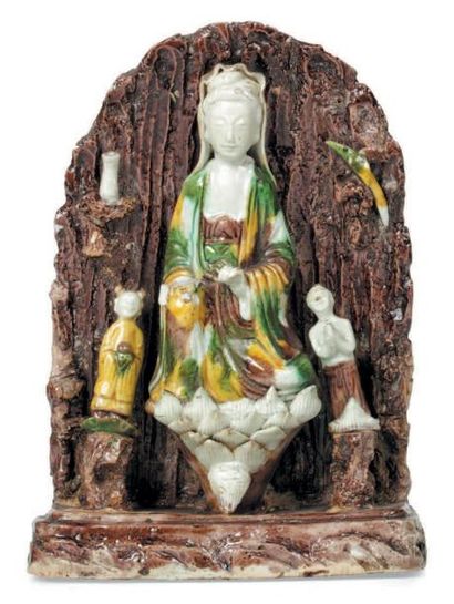 CHINE - EPOQUE KANGXI (1662 - 1722) Autel en porcelaine émaillée sancai (vert, jaune...