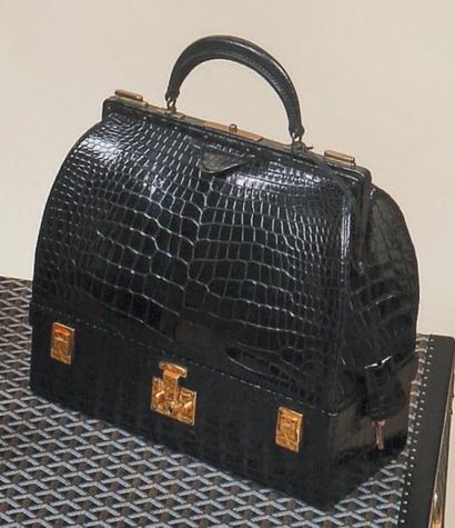 HERMES Paris Sac «Mallette» 31 cm en crocodile noir, attaches, fermoirs et cadenas...