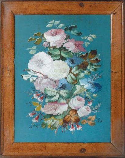 ECOLE XIXe SIÈCLE Bouquet de roses Gouache sur papier bleue. Cadre d'époque Charles...