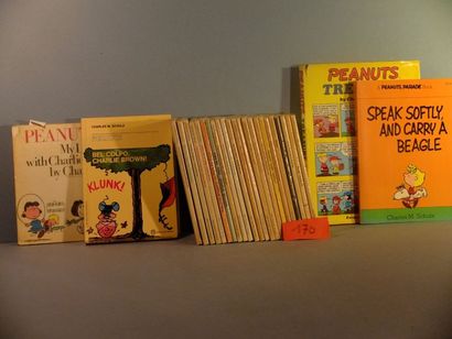 SCHULZ Lot de 27 albums Peanuts: Peanuts jubilee, My life and art with Charlie Brown...
